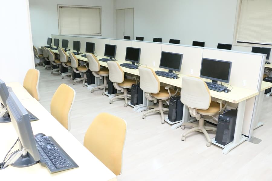 Atmiya Institute of Technology and Science, Atmiya University Rajkot Computer Lab photo 7